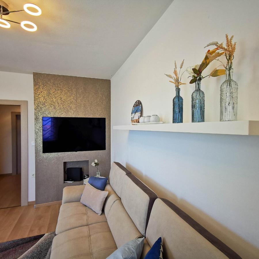 Apartment Liznjan Bagian luar foto