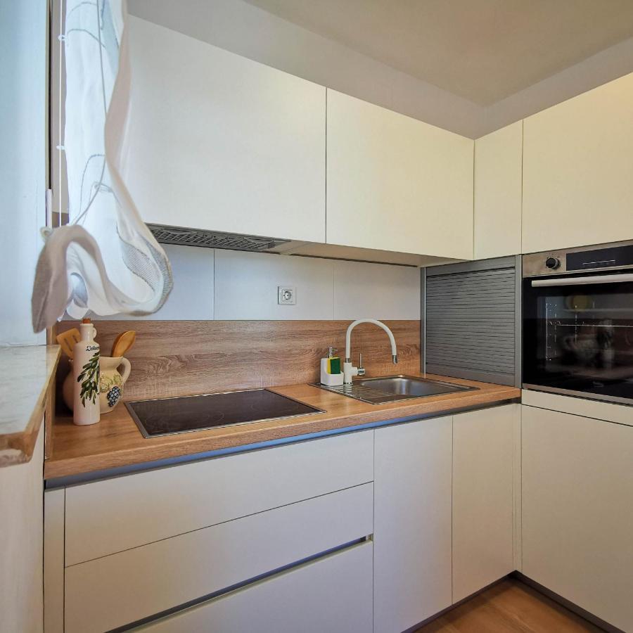 Apartment Liznjan Bagian luar foto