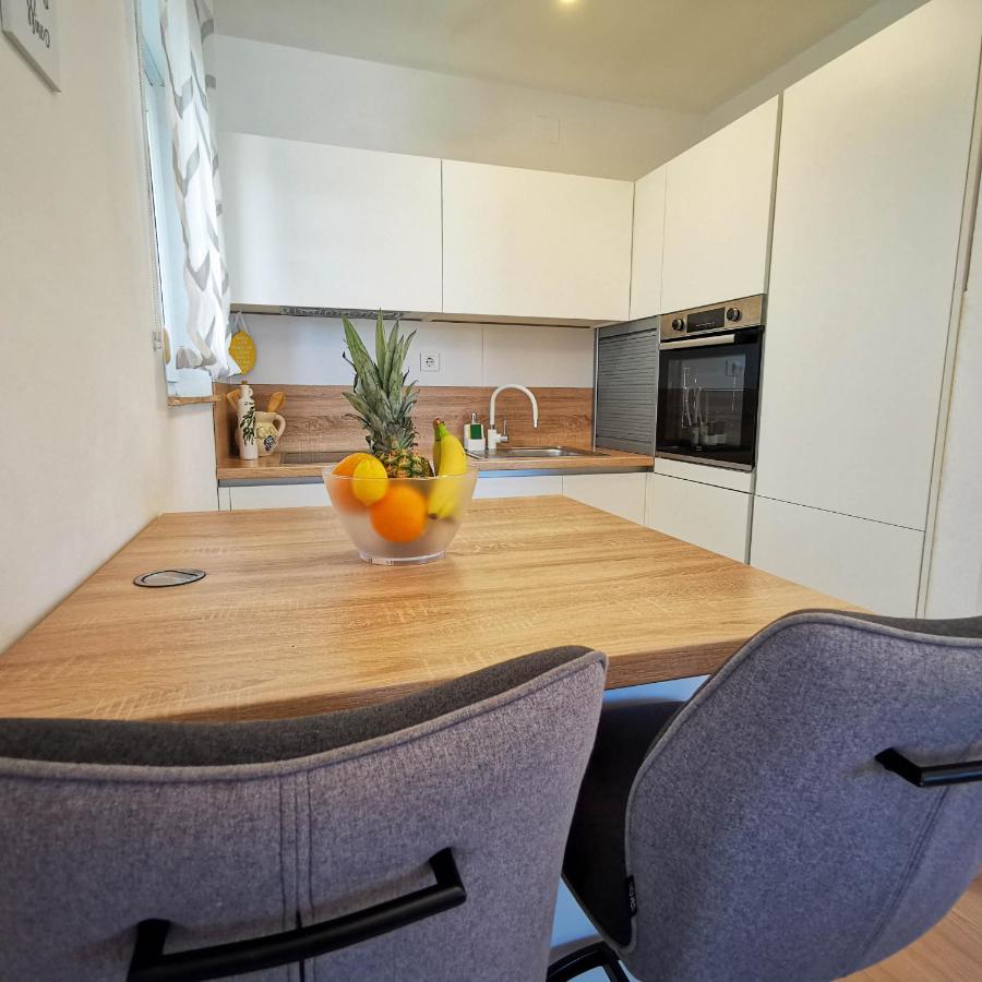 Apartment Liznjan Bagian luar foto